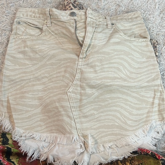 We The Free Dresses & Skirts - We The Free. EUC. Animal Print Jean Skirt. Size 26.